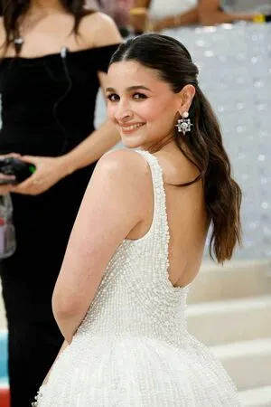 Alia Bhatt / aliaa08 / aliaabhatt nude photo #0019