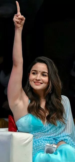 Alia Bhatt / aliaa08 / aliaabhatt фото голая #0036