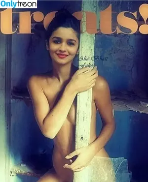 Alia Bhatt / aliaa08 / aliaabhatt nude photo #0075