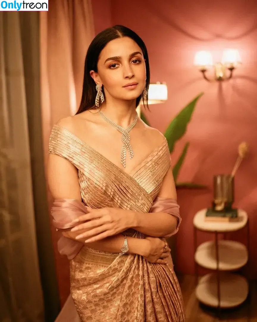 Alia Bhatt голая photo #0054 (aliaa08 / aliaabhatt)