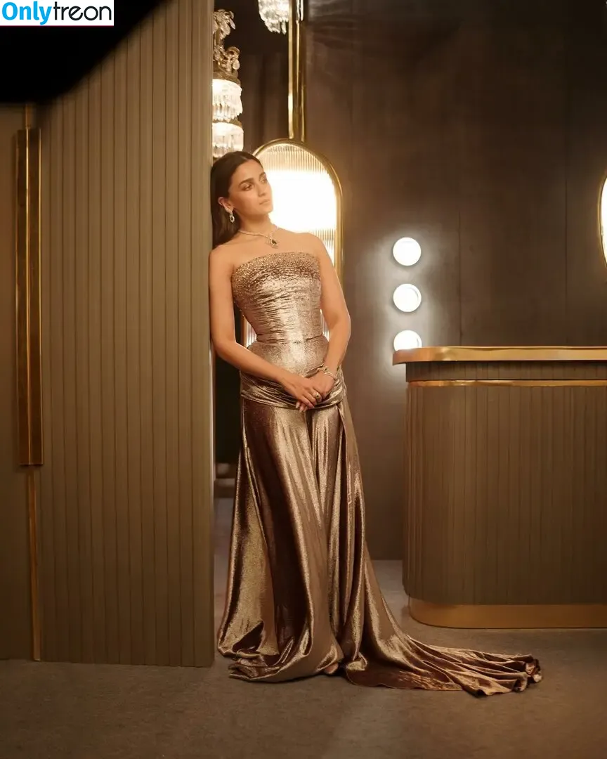 Alia Bhatt голая photo #0061 (aliaa08 / aliaabhatt)