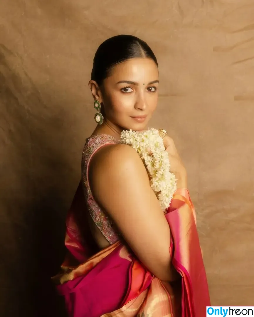 Alia Bhatt nude photo #0079 (aliaa08 / aliaabhatt)