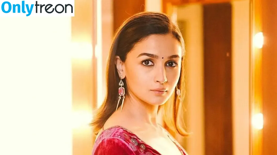 Alia Bhatt голая photo #0083 (aliaa08 / aliaabhatt)