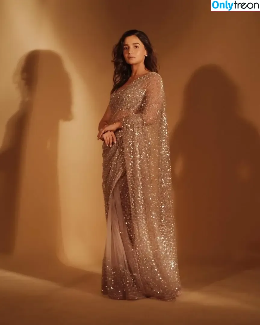 Alia Bhatt nude photo #0085 (aliaa08 / aliaabhatt)