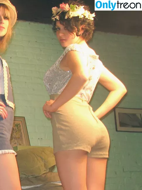 Alia Shawkat nude photo #0044 (__mutantalia__)