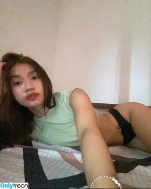 Alianarae / alianaarae nude photo #0002