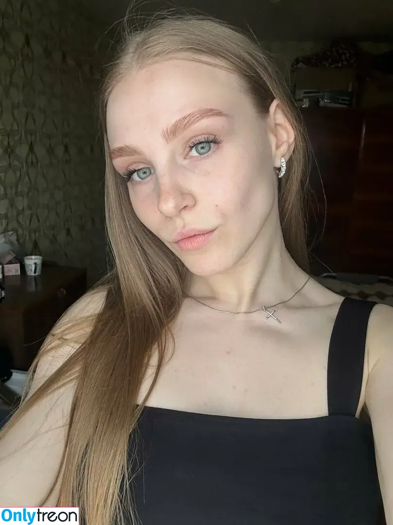 alice_19f nude photo #0004 (_aliiceee_)