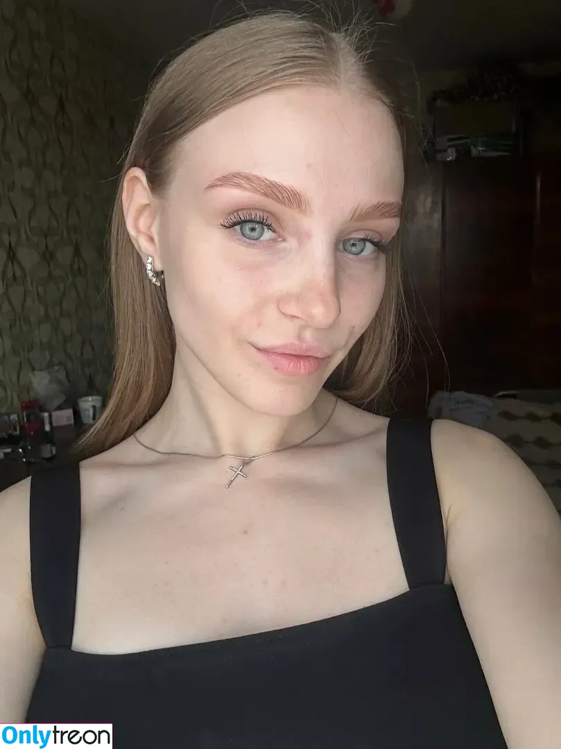 alice_19f nude photo #0005 (_aliiceee_)