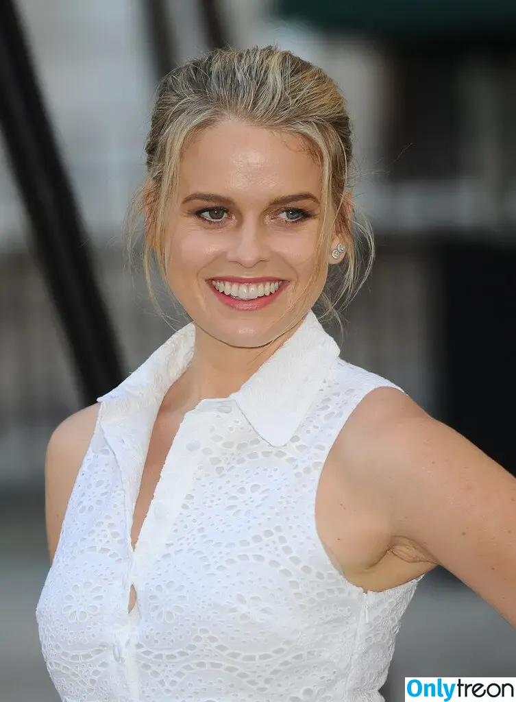 Alice Eve голая photo #0493 (aliceeve / aliceline)