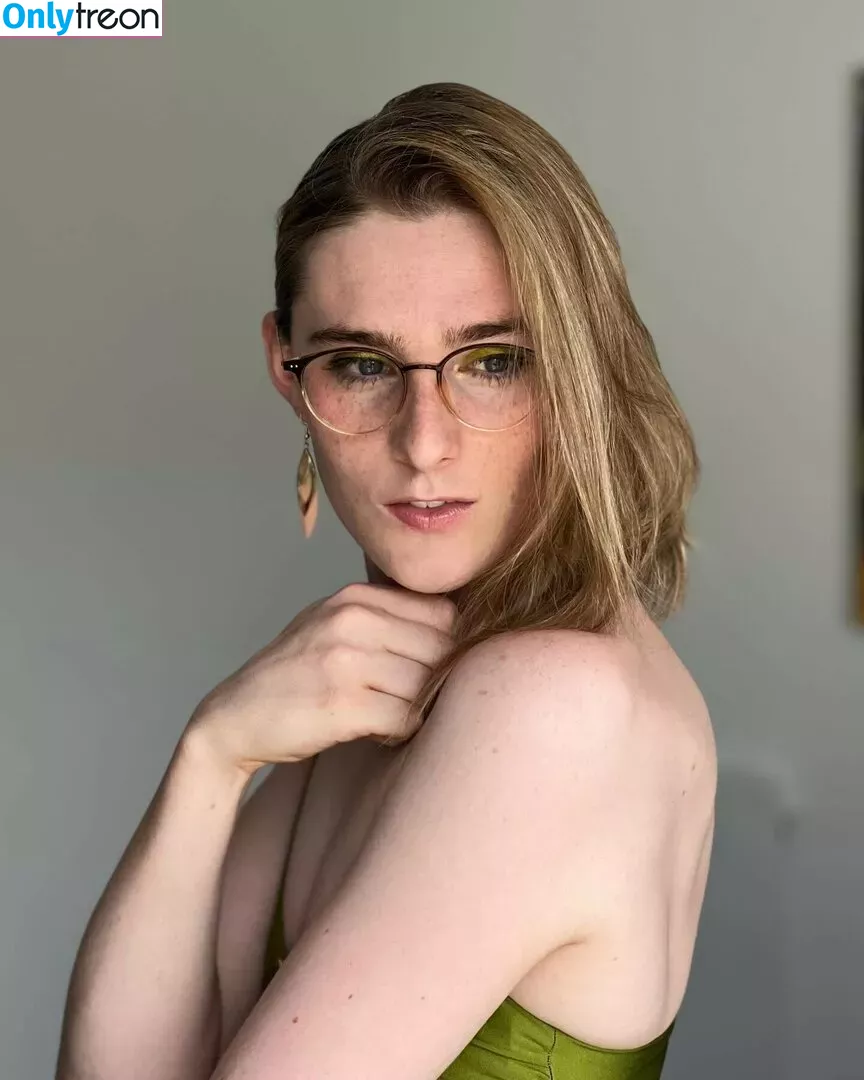 Alice In Wonder1and nude photo #0036 (alice_in_wonder1and / alice_inwonderland96)