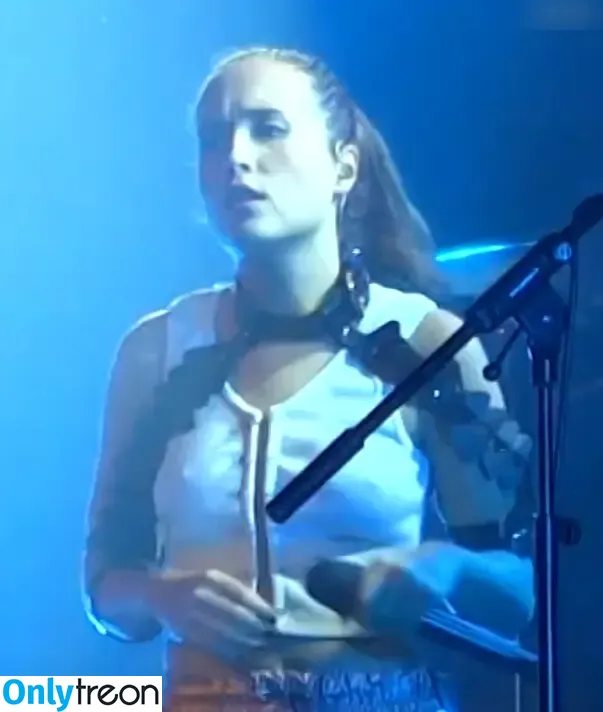 Alice Merton голая photo #0027 (alicemerton)