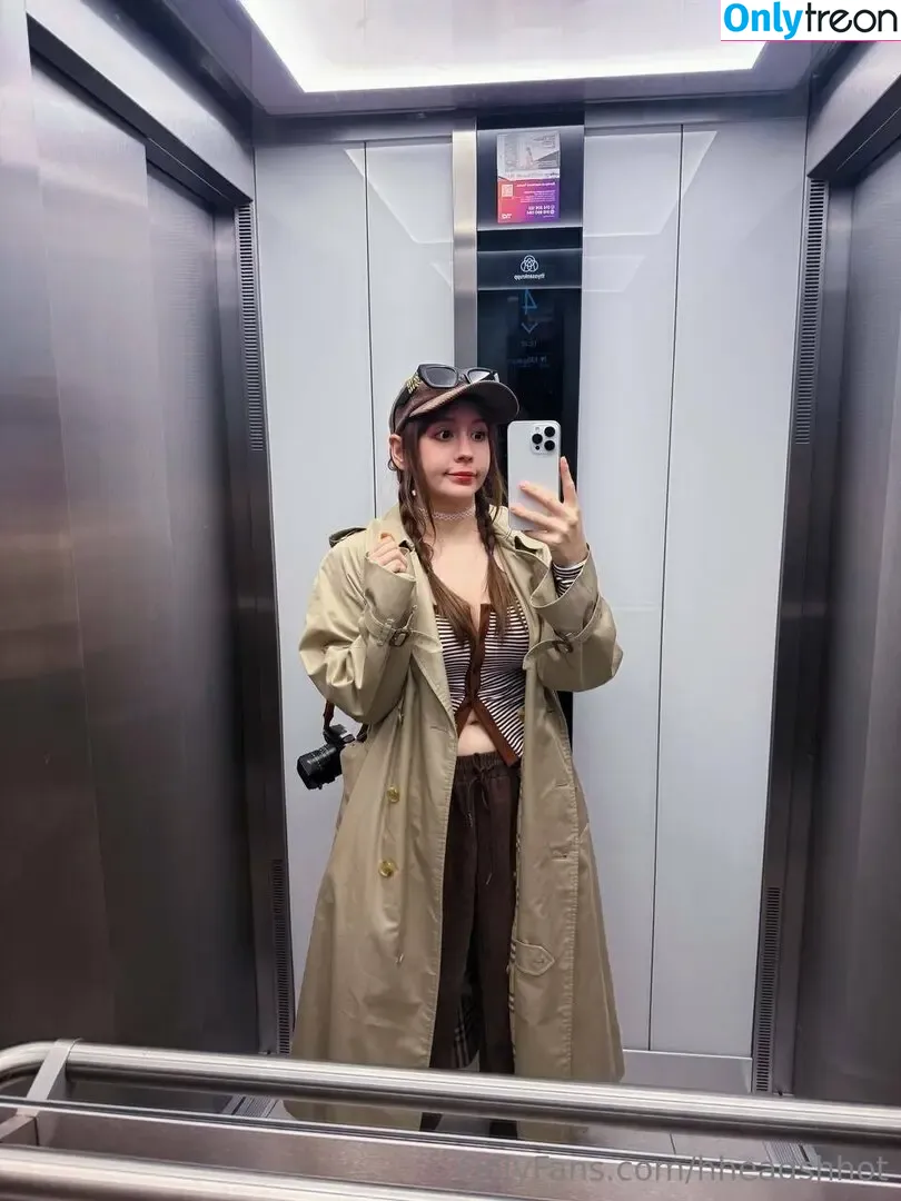 AliceBong голая photo #1983 (HheadShhot)