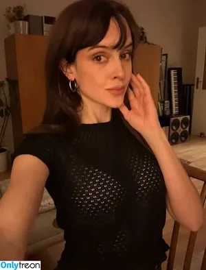 Aliceyourbarista / aliceeluvv3 nude photo #0032