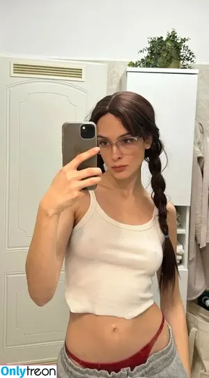 Aliceyourbarista / aliceeluvv3 nude photo #0039