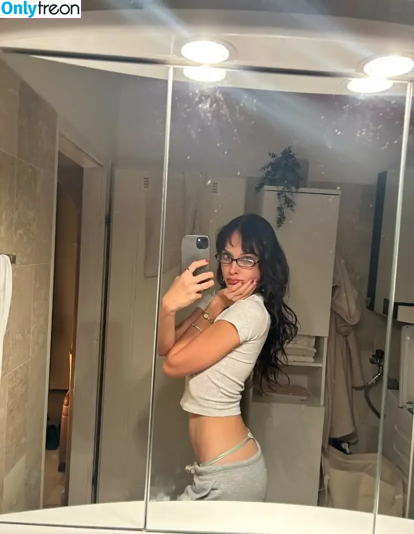 Aliceyourbarista nude photo #0022 (aliceeluvv3)