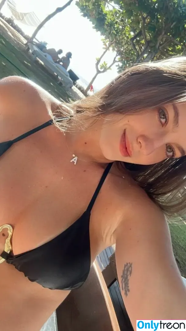 Alicia Gomes Oliveira голая photo #0095 (aliciagoliveira)