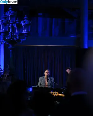Alicia Keys / aliciakeys / ayxxxclusive фото голая #0331