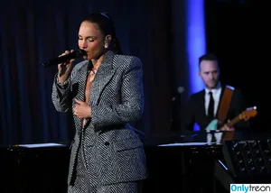 Alicia Keys / aliciakeys / ayxxxclusive фото голая #0333