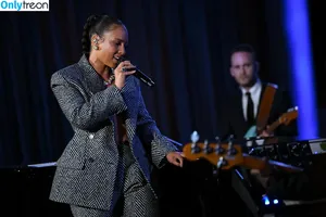 Alicia Keys / aliciakeys / ayxxxclusive фото голая #0334