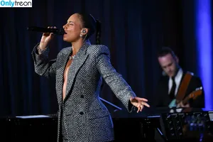 Alicia Keys / aliciakeys / ayxxxclusive фото голая #0335