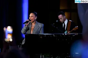 Alicia Keys / aliciakeys / ayxxxclusive фото голая #0338
