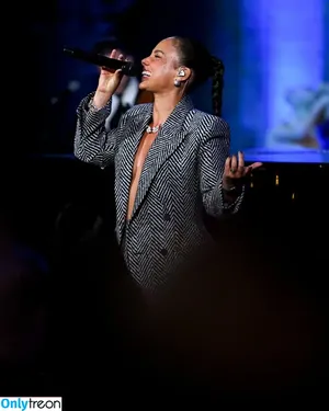 Alicia Keys / aliciakeys / ayxxxclusive фото голая #0339