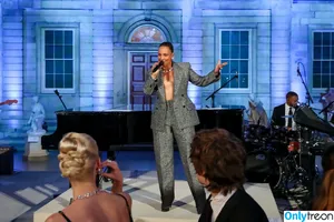 Alicia Keys / aliciakeys / ayxxxclusive nude photo #0355