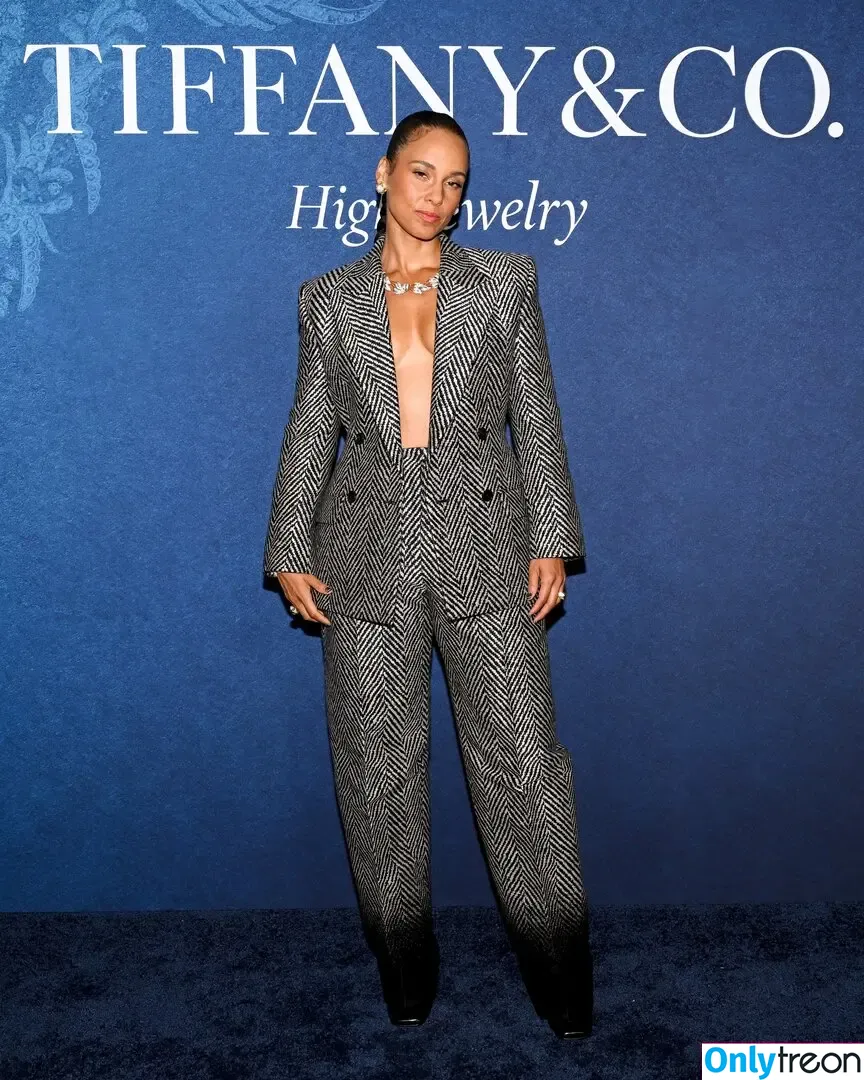 Alicia Keys nude photo #0325 (aliciakeys / ayxxxclusive)