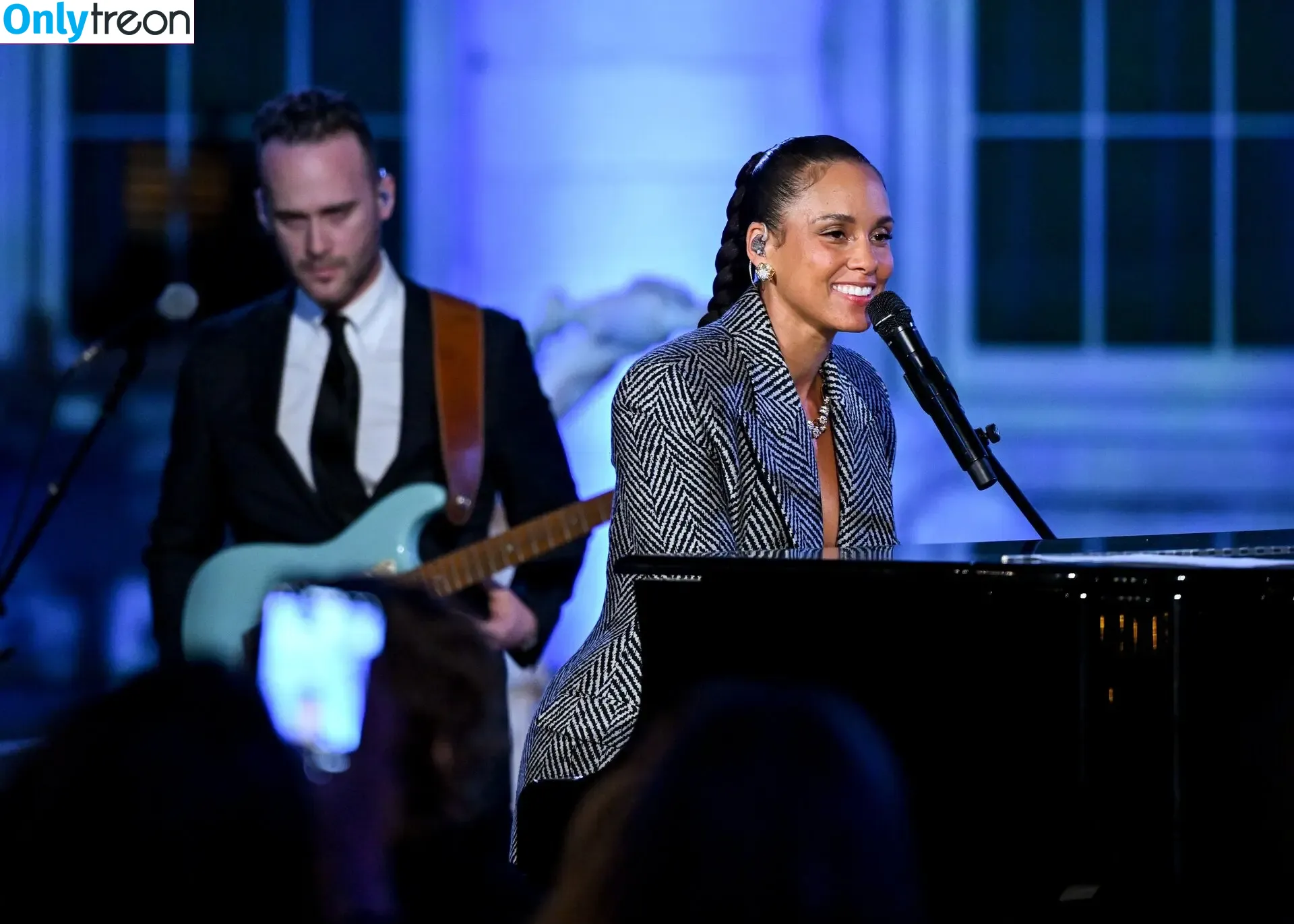 Alicia Keys nude photo #0336 (aliciakeys / ayxxxclusive)