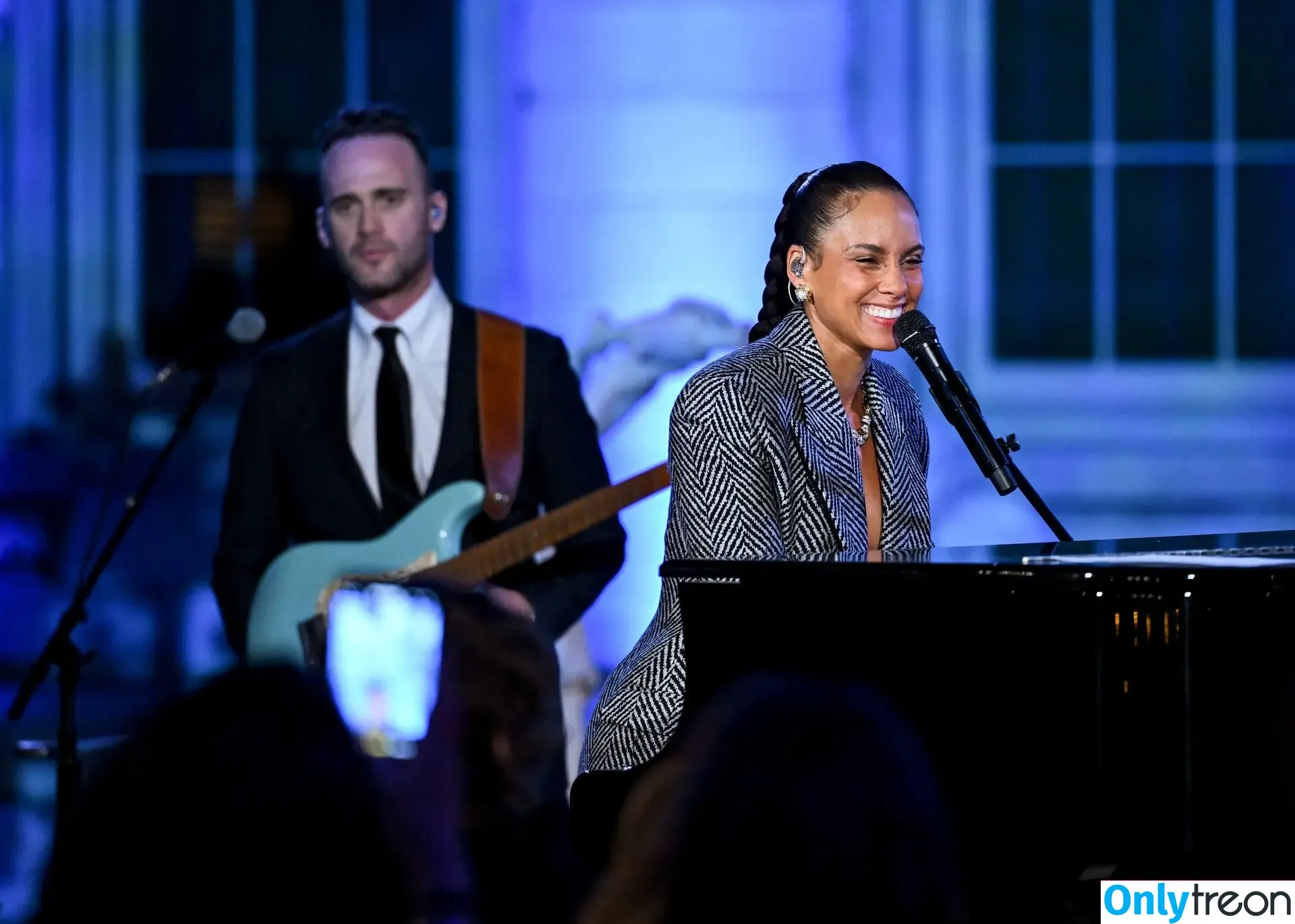 Alicia Keys nude photo #0337 (aliciakeys / ayxxxclusive)