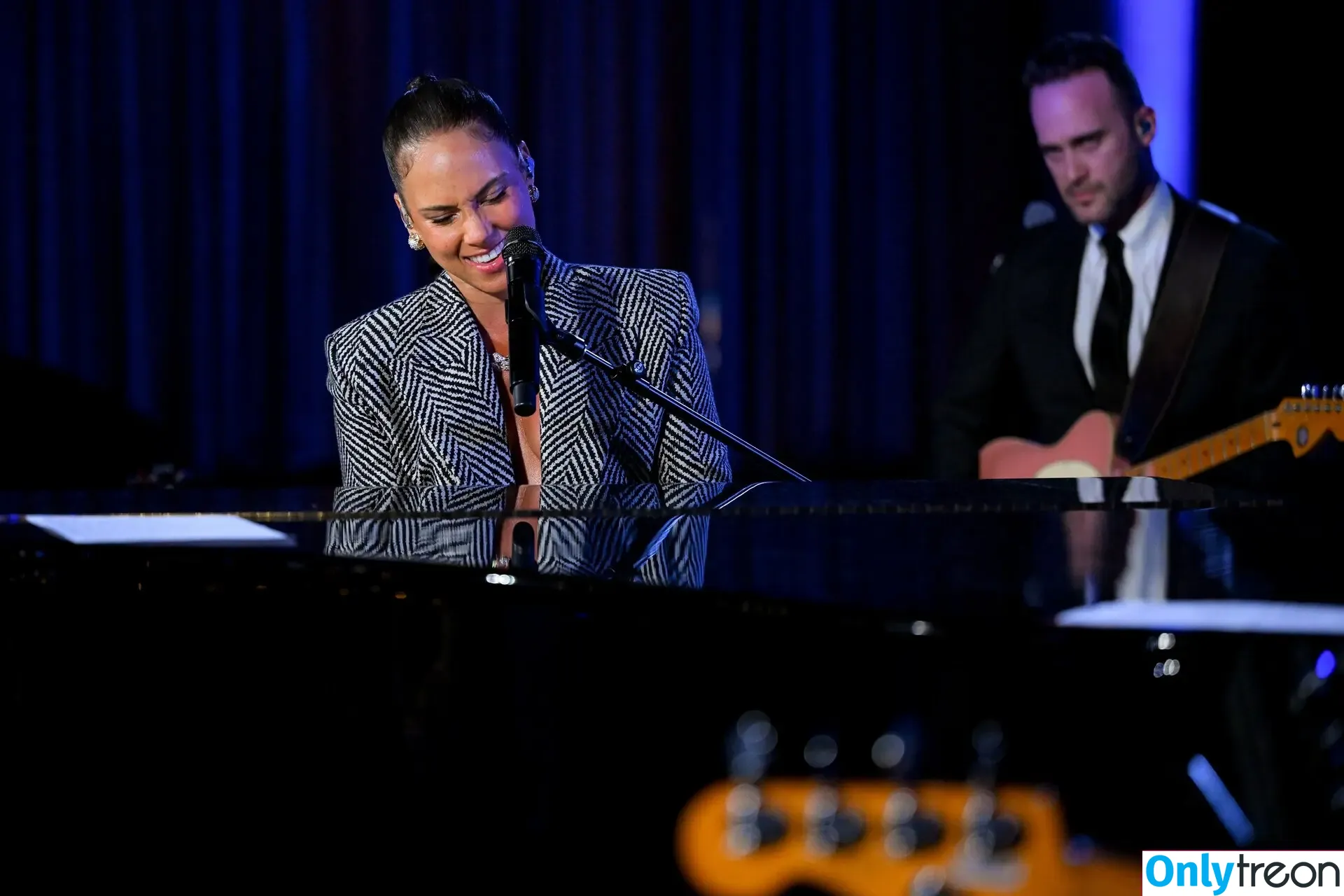 Alicia Keys nude photo #0343 (aliciakeys / ayxxxclusive)