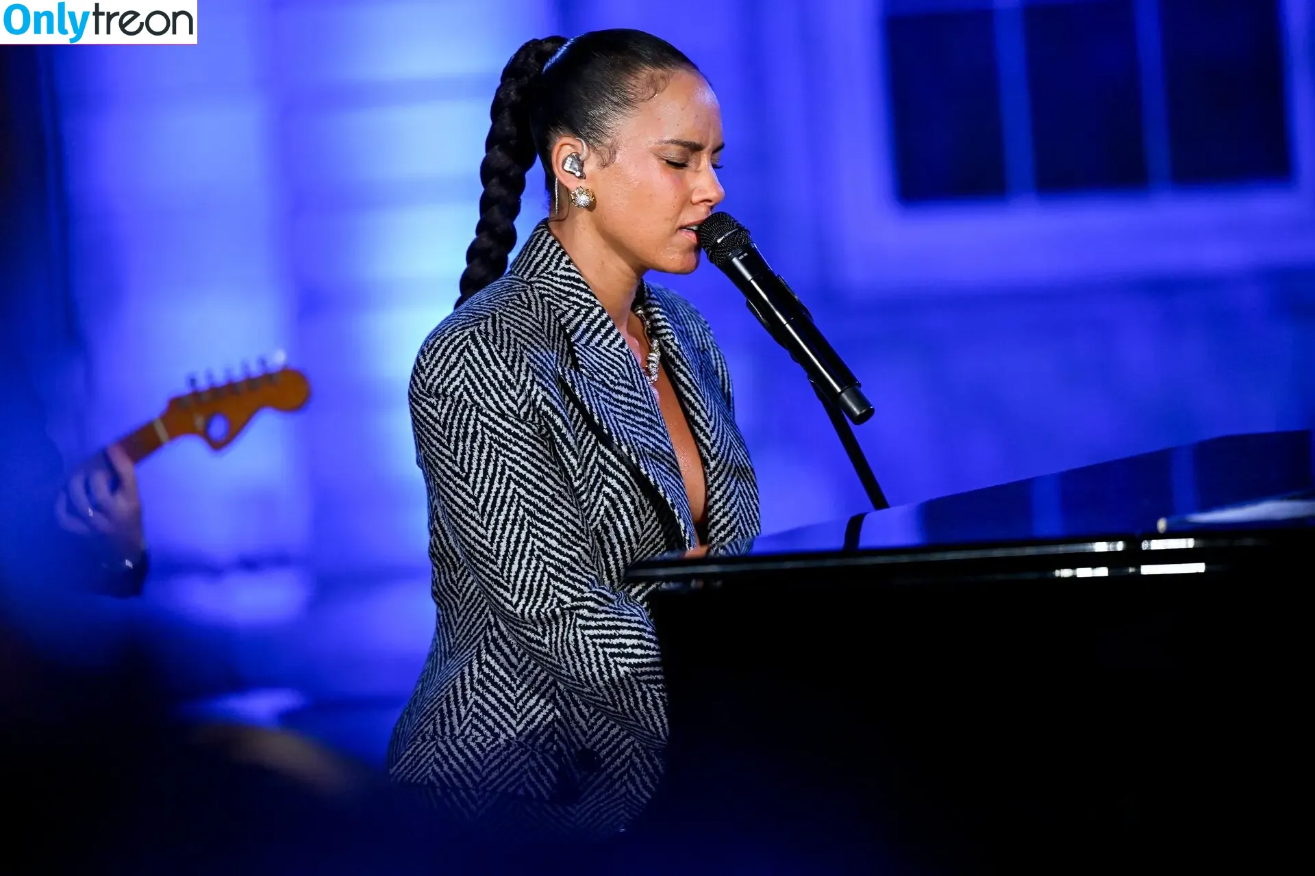 Alicia Keys nude photo #0344 (aliciakeys / ayxxxclusive)