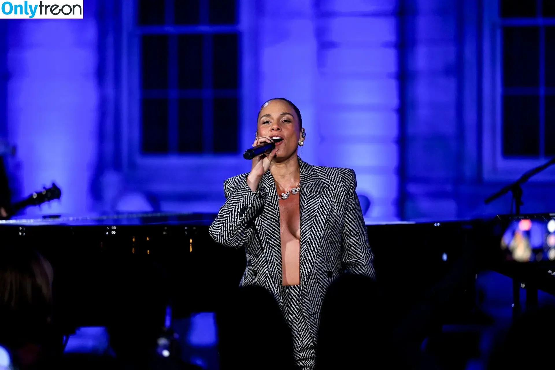 Alicia Keys nude photo #0347 (aliciakeys / ayxxxclusive)
