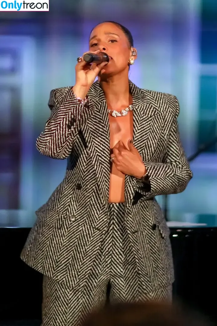 Alicia Keys nude photo #0348 (aliciakeys / ayxxxclusive)