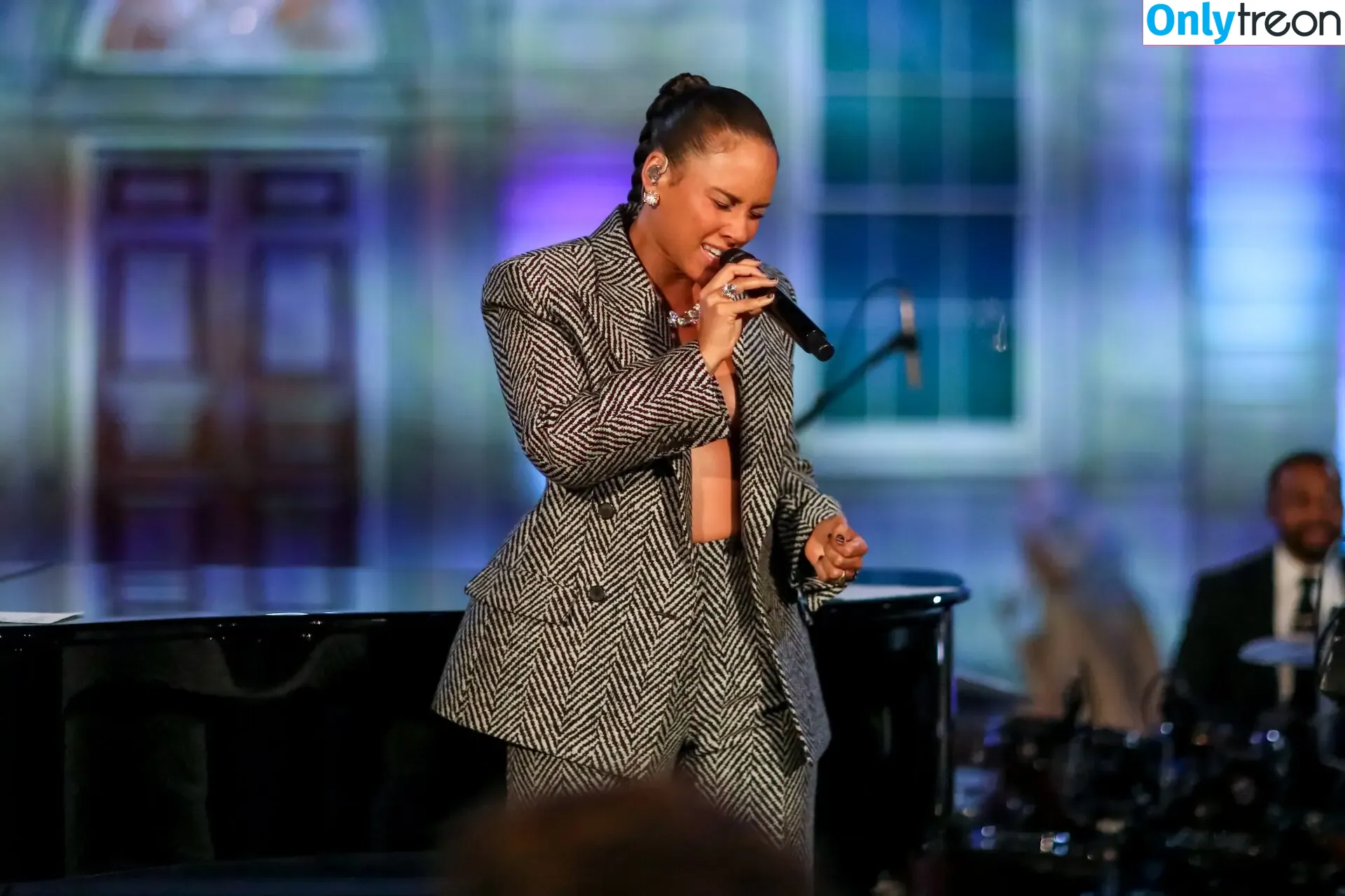 Alicia Keys голая photo #0349 (aliciakeys / ayxxxclusive)