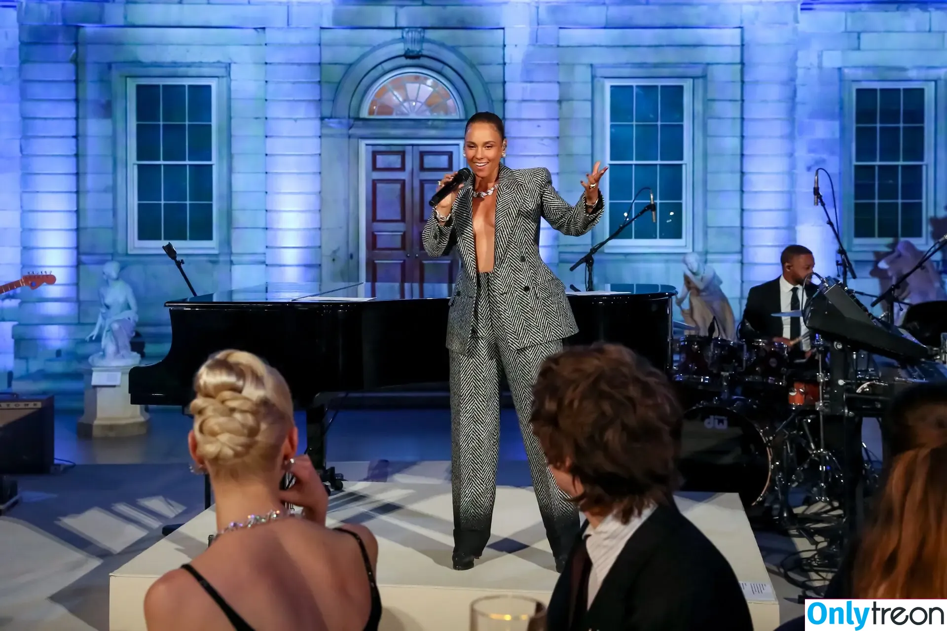 Alicia Keys nude photo #0357 (aliciakeys / ayxxxclusive)