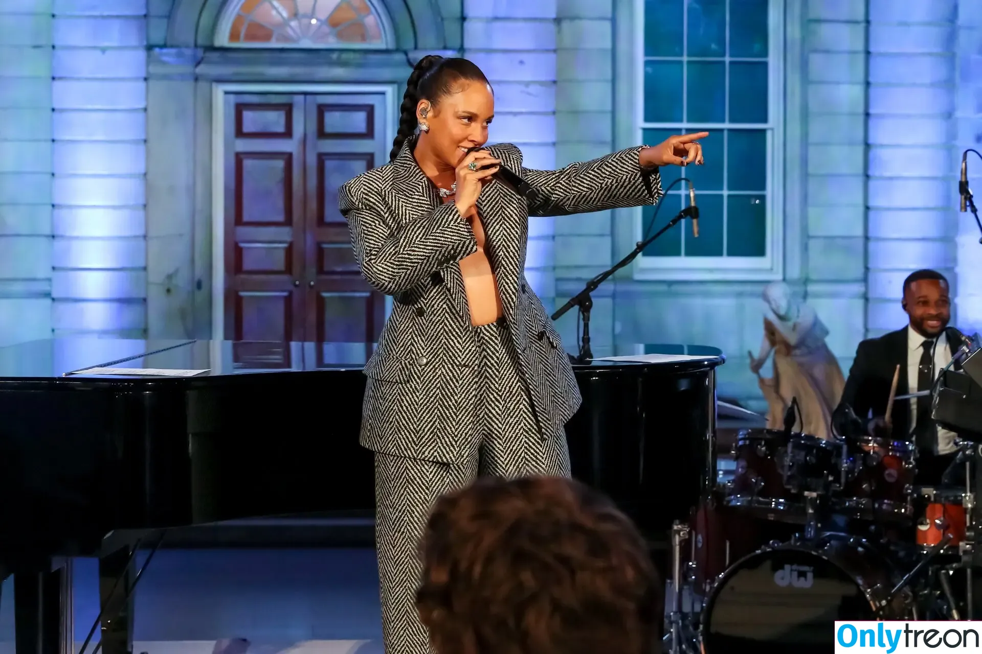 Alicia Keys nude photo #0358 (aliciakeys / ayxxxclusive)