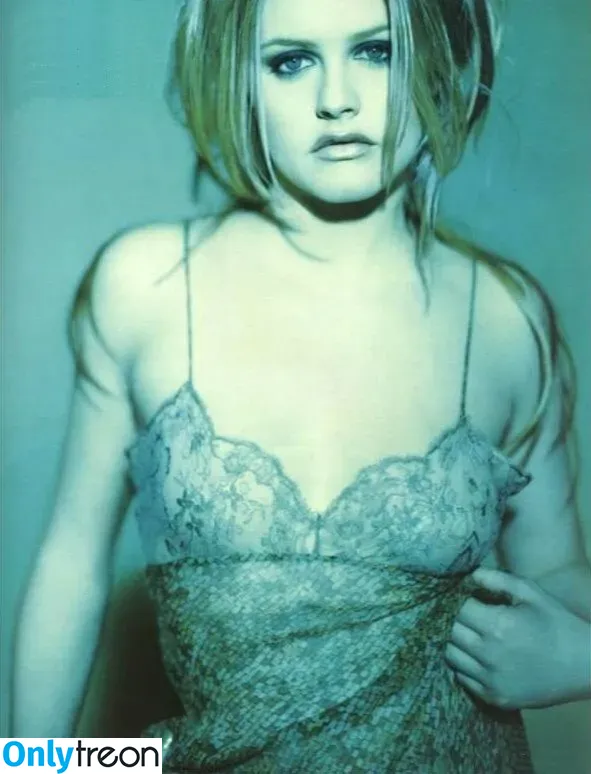 Alicia Silverstone nude photo #0015 (AliciaSilv / aliciasilverstone)