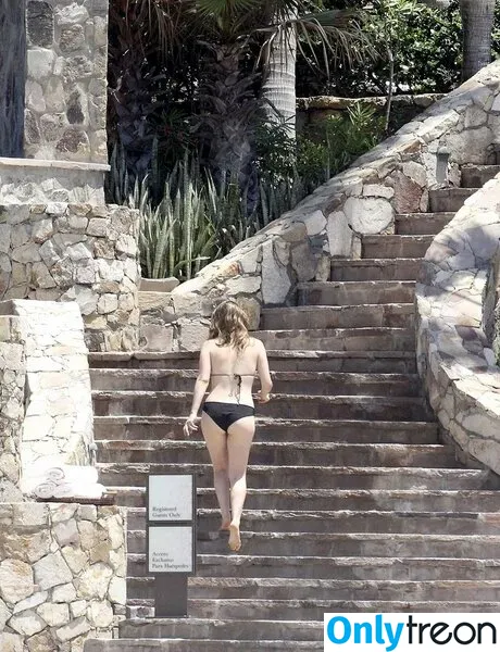 Alicia Silverstone nude photo #0037 (AliciaSilv / aliciasilverstone)