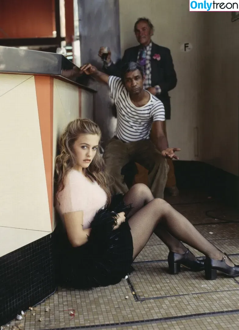 Alicia Silverstone nude photo #0096 (AliciaSilv / aliciasilverstone)