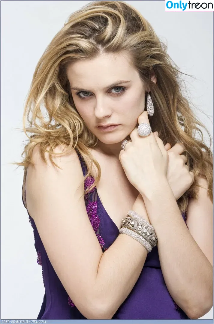 Alicia Silverstone nude photo #0101 (AliciaSilv / aliciasilverstone)