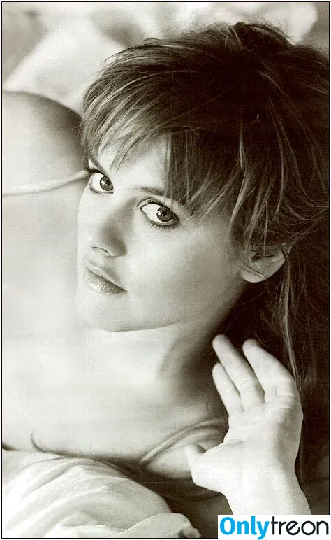 Alicia Silverstone nude photo #0118 (AliciaSilv / aliciasilverstone)
