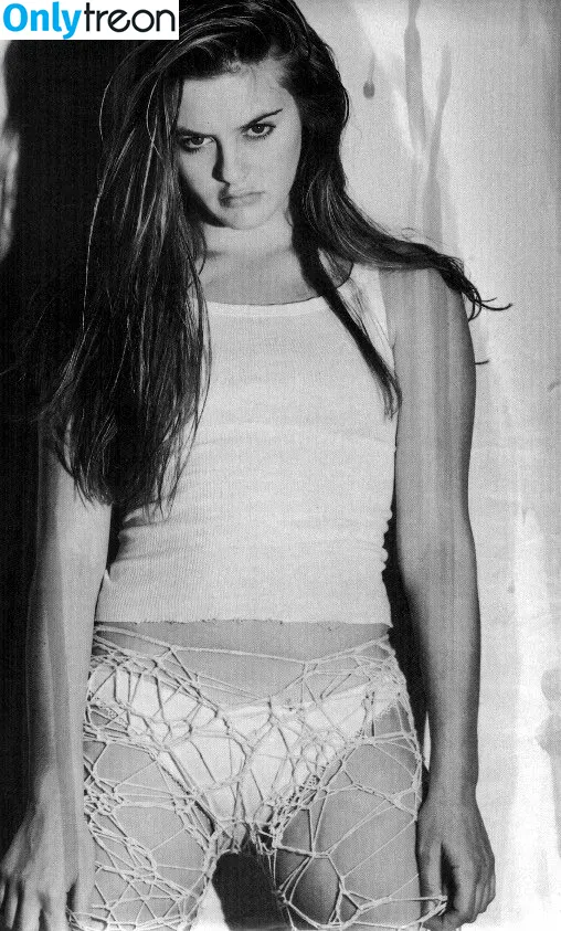 Alicia Silverstone nude photo #0119 (AliciaSilv / aliciasilverstone)
