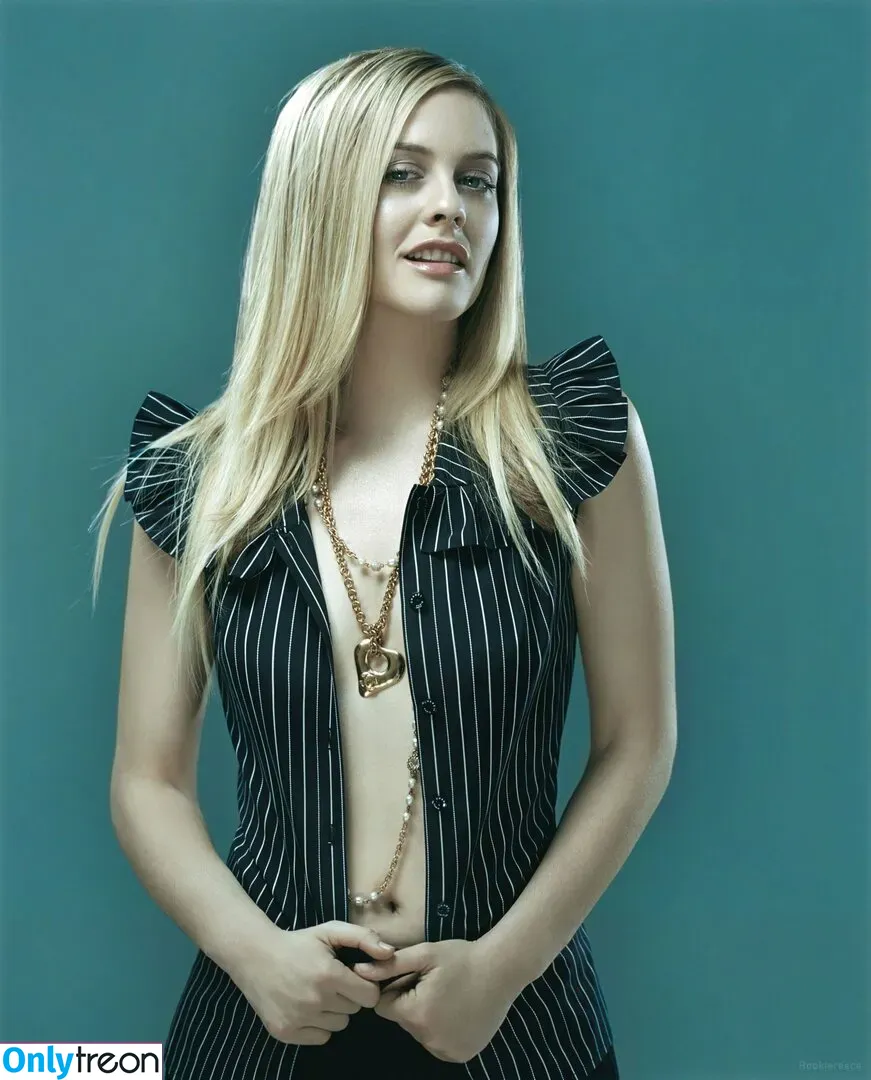 Alicia Silverstone голая photo #0125 (aliciasilverstone)