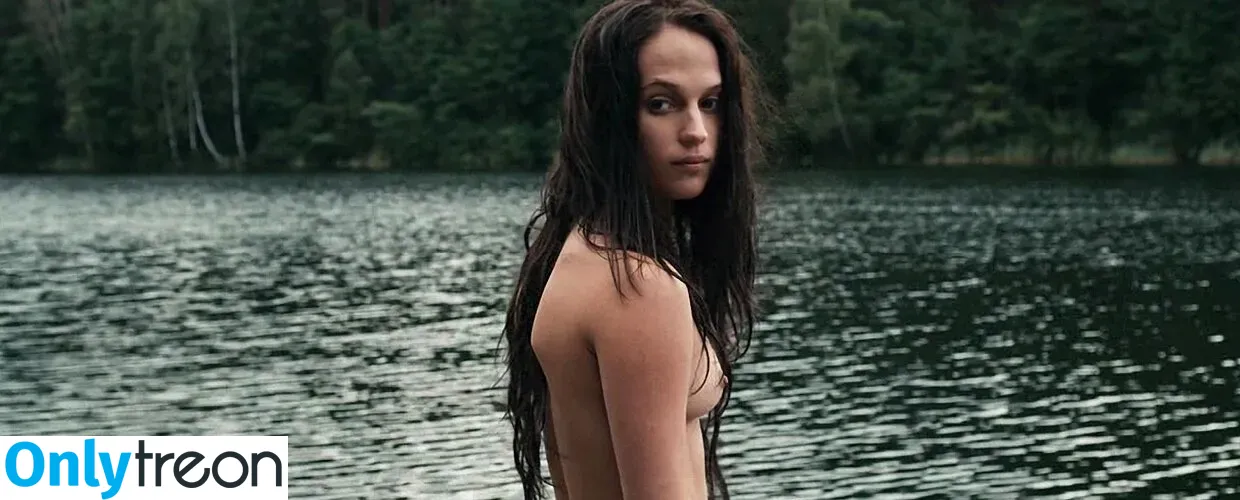 Alicia Vikander голая photo #0003 (aliciavikanderdaily)