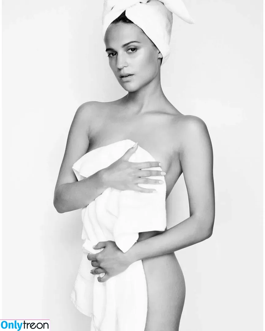 Alicia Vikander голая photo #0010 (aliciavikanderdaily)