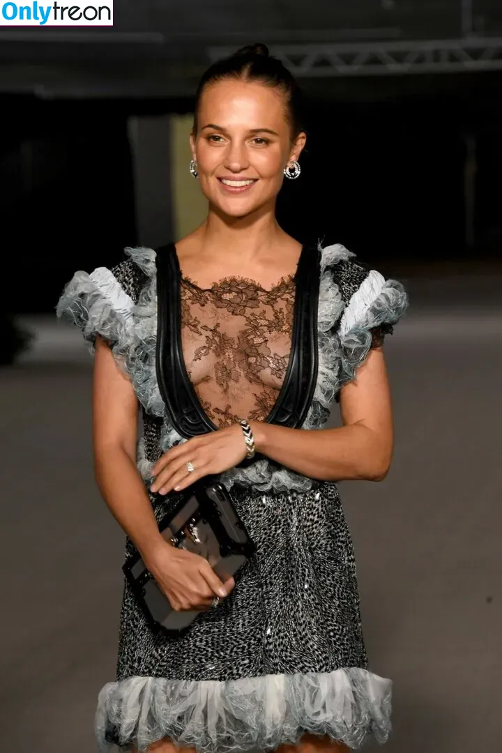 Alicia Vikander голая photo #0022 (aliciavikanderdaily)