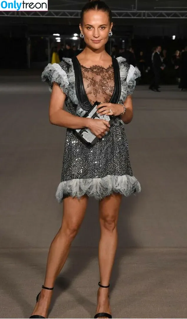 Alicia Vikander голая photo #0023 (aliciavikanderdaily)