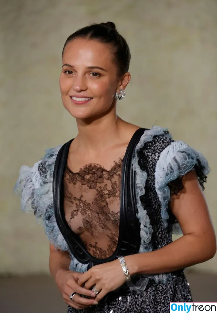 Alicia Vikander голая photo #0024 (aliciavikanderdaily)