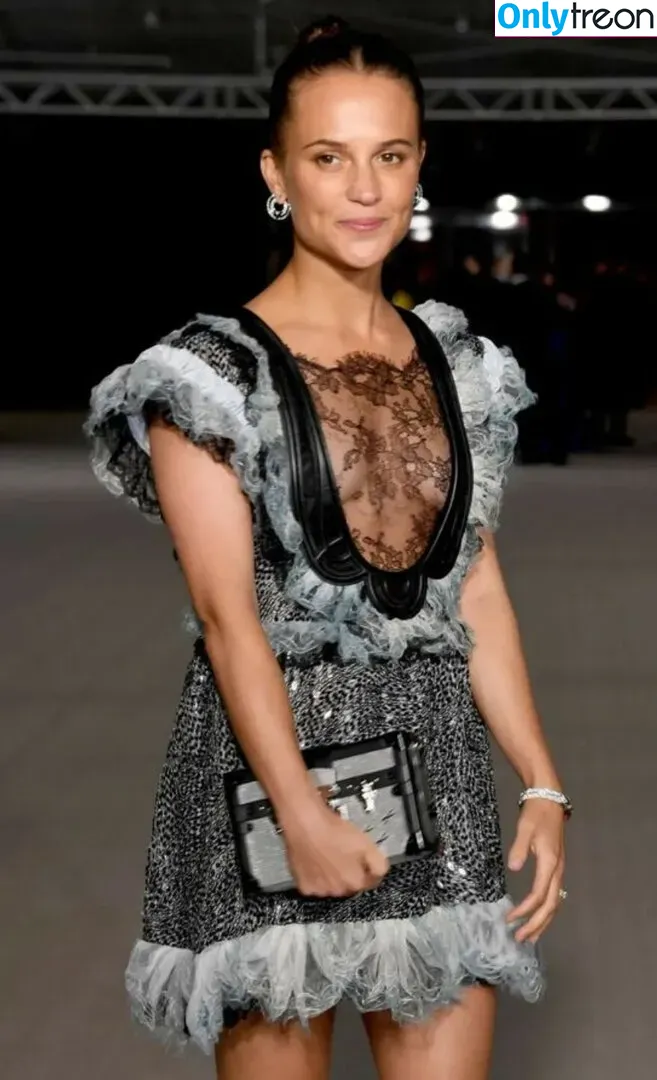 Alicia Vikander голая photo #0026 (aliciavikanderdaily)